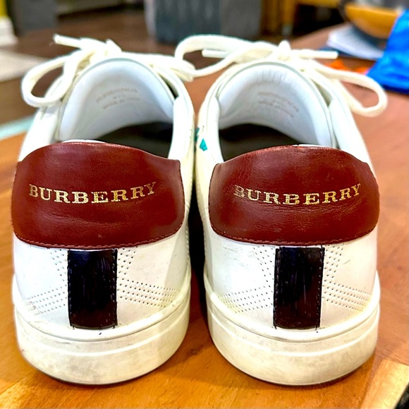 Burberry London White Leather Sneakers w unique art Sz, USA 🇺🇸 8.5 or Sz 41.5 🇮🇹 - Picture 2 of 9